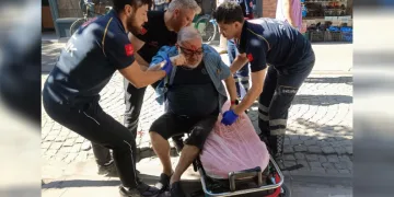 Kaldırımda yürürken hastanelik oldu