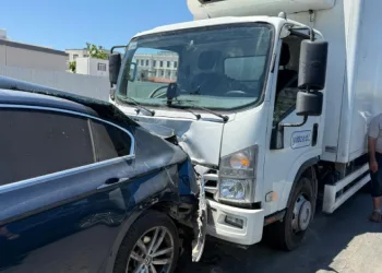 Antalya’da 3 araçlı zincirleme kaza: 2 yaralı