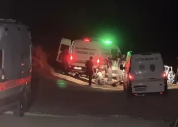 Tartışmaya yardım için yaklaştılar, cinayete kurban gittiler