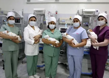 Özbekistan’da 32 yaşındaki kadın beşiz doğurdu