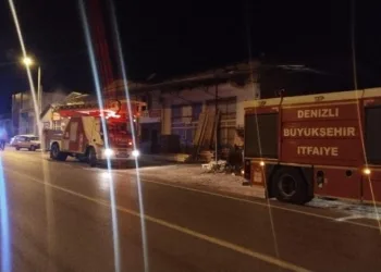 Marangozhanede çıkan yangın paniğe neden oldu