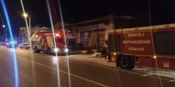 Marangozhanede çıkan yangın paniğe neden oldu