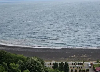 Zonguldak’ta sıcaklık 9 derece düştü, denize girişler yasaklandı