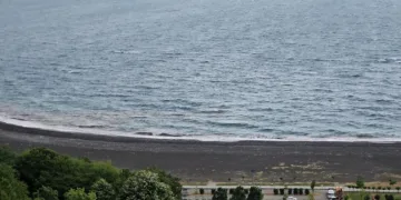 Zonguldak’ta sıcaklık 9 derece düştü, denize girişler yasaklandı
