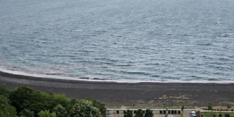 Zonguldak’ta sıcaklık 9 derece düştü, denize girişler yasaklandı