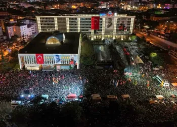 İBB personeli özlük ve sosyal hakları için Saraçhane’de toplandı