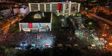 İBB personeli özlük ve sosyal hakları için Saraçhane’de toplandı