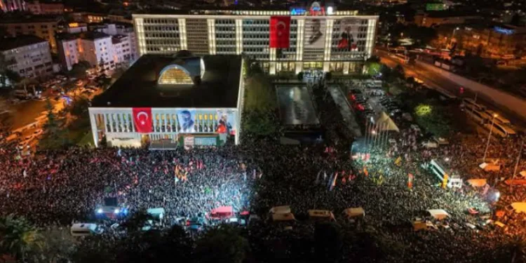 İBB personeli özlük ve sosyal hakları için Saraçhane’de toplandı