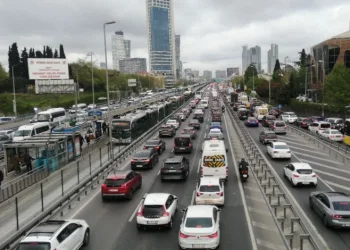 Trafikte ısrarla selektör yapana 1 yıla kadar hapis cezası
