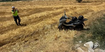 Motosikletin devrildiği kazada 2 kişi yaralandı