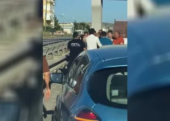 Büyükçekmece’de tekme tokat yol kavgası