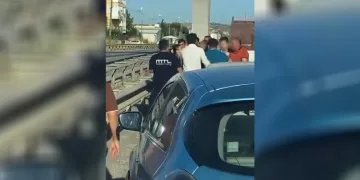 Büyükçekmece’de tekme tokat yol kavgası