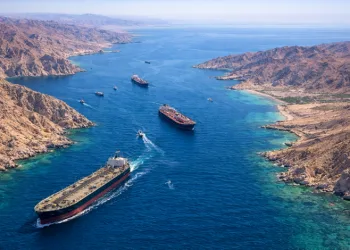 Axios: “İran ordusu Hürmüz Boğazı’ndan geçen 2 ticari gemiye füze saldırısı düzenledi”