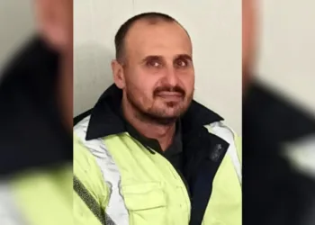 Üzerine konteyner devrilen işçi öldü