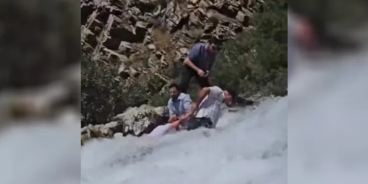 Kanispi Şelalesi’nde korku dolu anlar