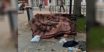 Uyuduğu bankta battaniyenin altından cansız bedeni çıktı