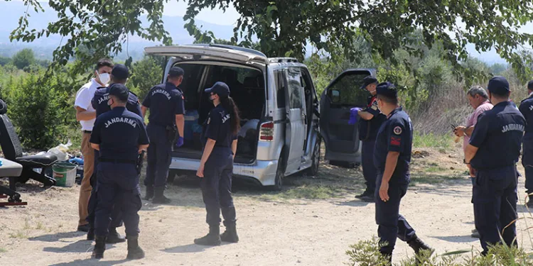 2 gündür kayıp olarak aranan adam aracında ölü bulundu