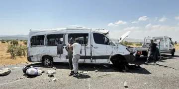 Diyarbakır’da nişan yolunda feci kaza! 5 kişi hayatını kaybetti, 11 yaralı