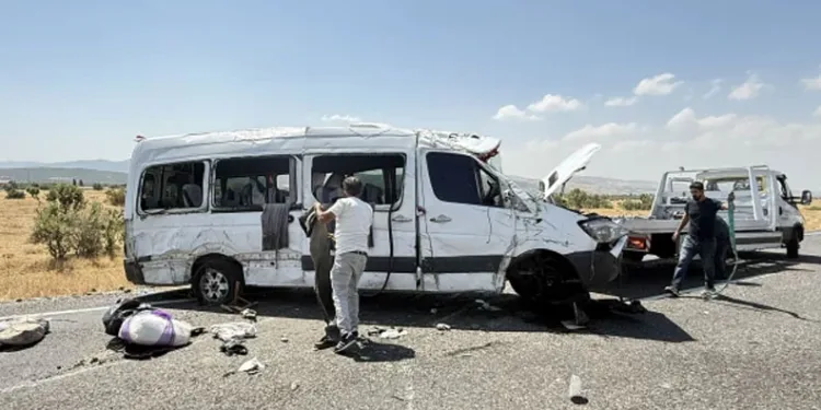 Diyarbakır’da nişan yolunda feci kaza! 5 kişi hayatını kaybetti, 11 yaralı