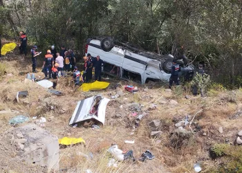 Minibüs şarampole uçtu: 4 ölü, 10 yaralı