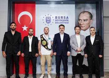 Bursa’da depo ve tarlalık alanda yangın