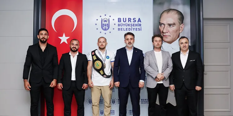 Bursa’da depo ve tarlalık alanda yangın