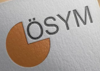 Okul kıyafetlerinde yeni dönem! Arma zorunluluğu geri geldi