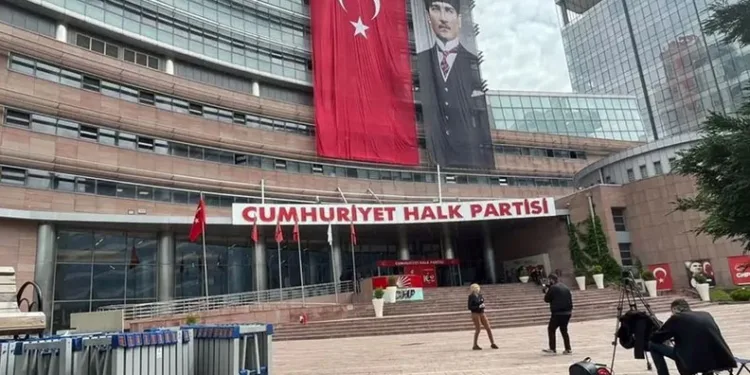 CHP’de 50 İsim İçin İhraç Talebi!