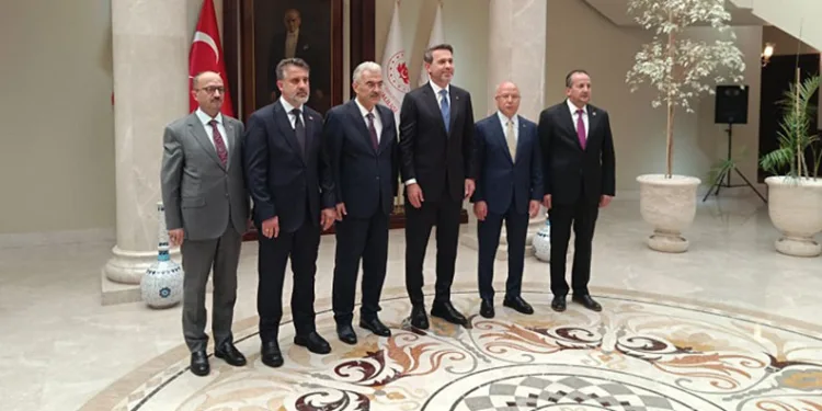 Bakan Bayraktar Bursa Valiliği’ni ziyaret etti