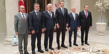 Bursa’da Bakan Bayraktar’dan Valilik ziyareti