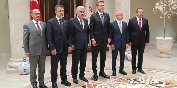 Bursa’da Bakan Bayraktar’dan Valilik ziyareti