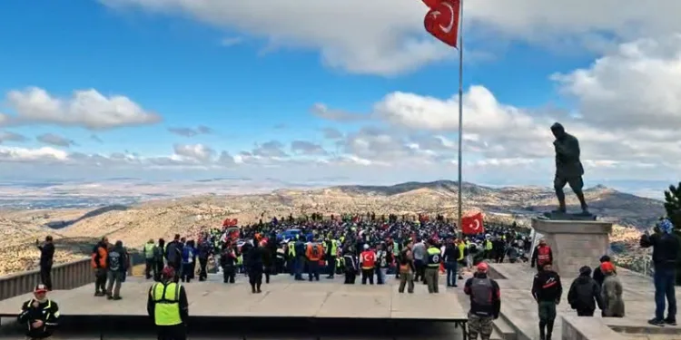 Demir atlarla tarihe yolculuk! “Süvarinin İzinden” Dumlupınar’a sürecek