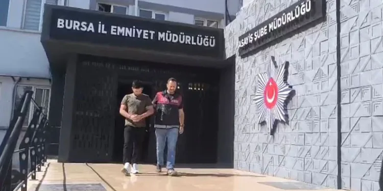 Turna avına çıkan balıkçıların oltasına 127 santimlik dev yayın takıldı