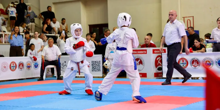 Gemlik Bir Kez Daha Yüzlerce Sporcuyu Ağırladı