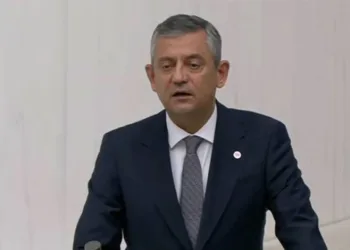 Özgür Özel kürsüde! Yeni Parti “çerçeve yasa” için kararını verdi