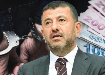İETT otobüsüne arkadan çarpan otomobildeki 3 kişi hayatını kaybetti
