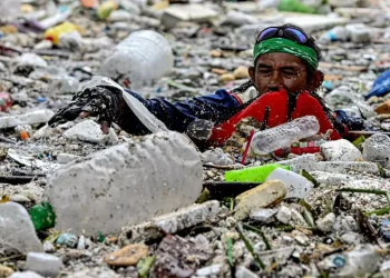 Manila’da korkutan görüntü! Nehirler 500 ton çöple doldu