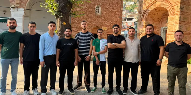 AK Parti Osmangazi Gençlik Kolları’ndan tarihi mirasa anlamlı vefa