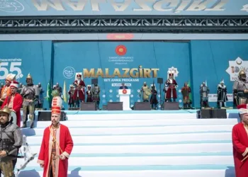 Okul kıyafetlerinde yeni dönem! Arma zorunluluğu geri geldi
