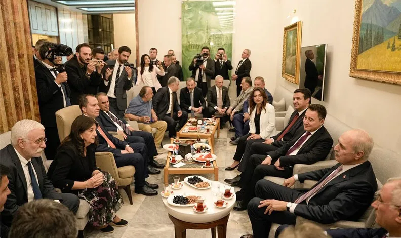 Meclis kulisinde dikkat çeken diyalog!