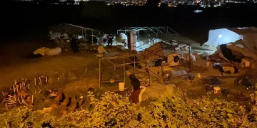 Bursa’da otomobil bariyerleri aşarak tarlaya uçtu