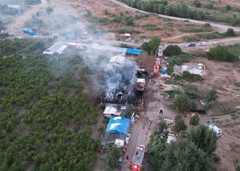 Bursa’da depo ve tarlalık alanda yangın
