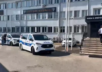 Vatandaşlara zorla hesap açtırıp kara para aklayan şahıslara baskın