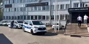 Vatandaşlara zorla hesap açtırıp kara para aklayan şahıslara baskın