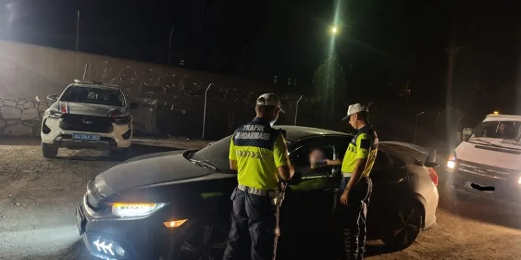 21 bin 550 şahıs sorgulandı 23 kişi yakalandı