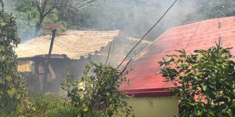Memleketlerine giden aileyi kaza ayırdı: Baba öldü, eşi ve çocukları yaralandı