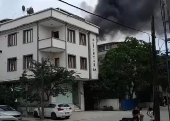 Memleketlerine giden aileyi kaza ayırdı: Baba öldü, eşi ve çocukları yaralandı