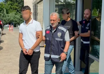 Memleketlerine giden aileyi kaza ayırdı: Baba öldü, eşi ve çocukları yaralandı