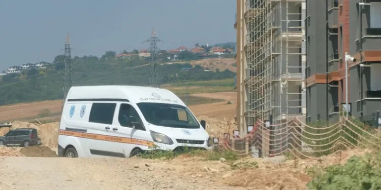 Yemeğine kendi kılını atıp para ödemek istemedi