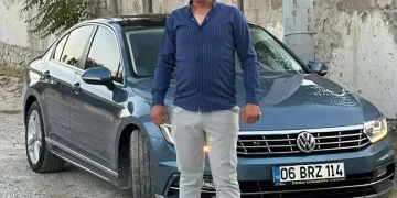 Yemeğine kendi kılını atıp para ödemek istemedi